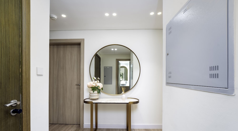 Stunning 2 BR in the heart of Downtown