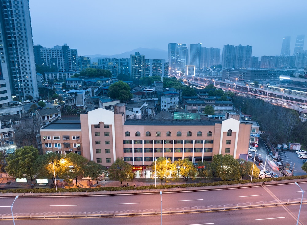 Kaiserdom Changsha West Bus Terminal