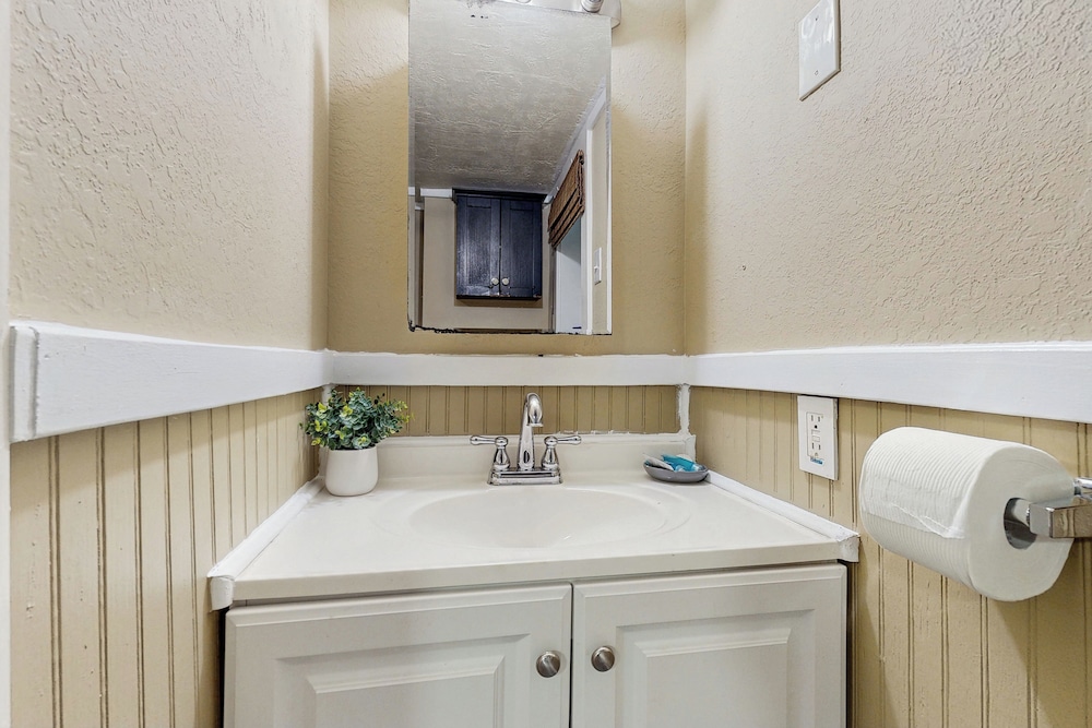 1BR Cozy Dog-friendly Home w/ Kitchenette & Patio