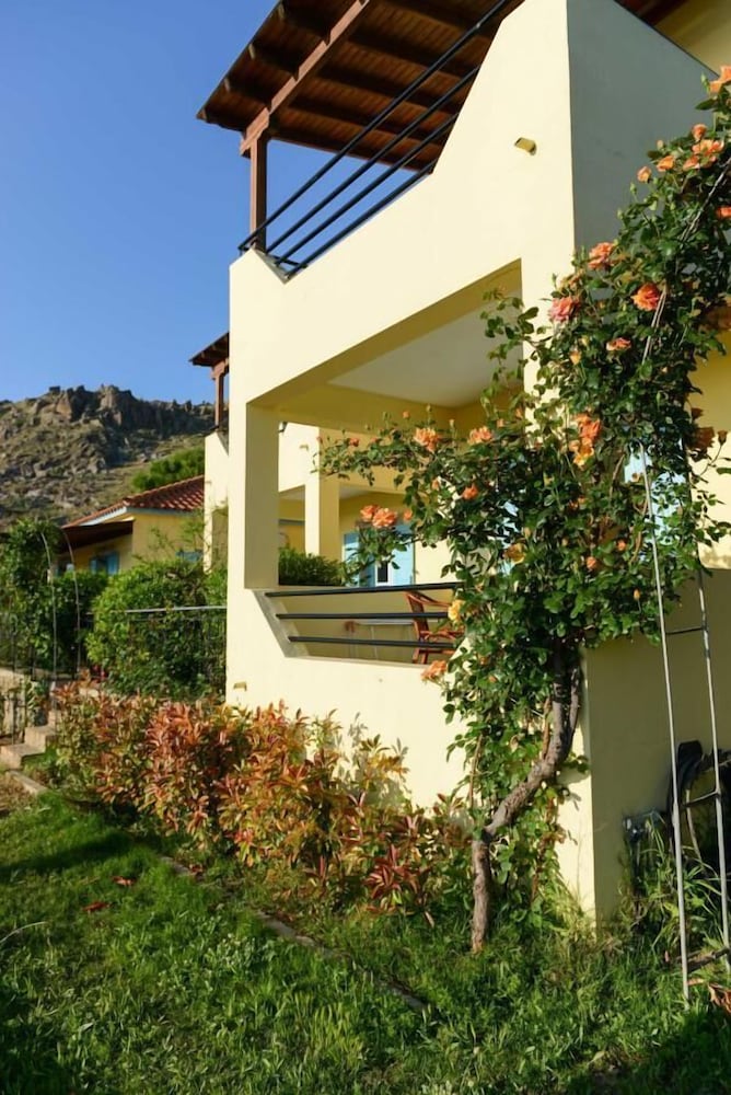 Dina Hotel