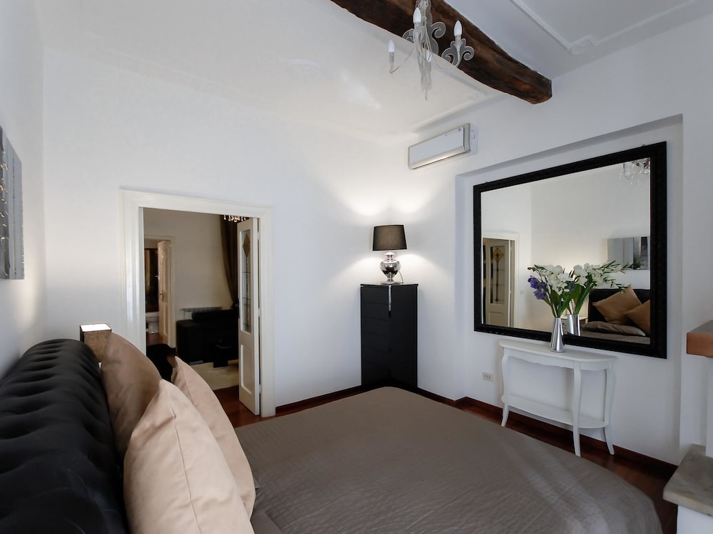Banchi Apartment