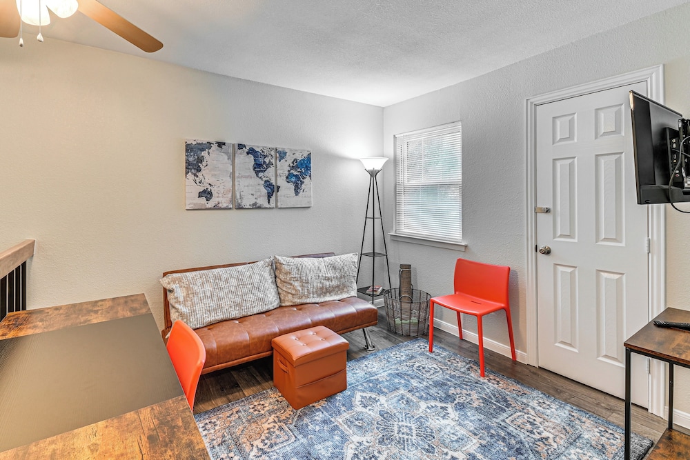 Cozy 2-story Condo Near Galleria in North Dallas!