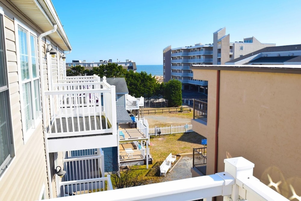Bella Mar C 4 Bedroom Townhouse by RedAwning view 3