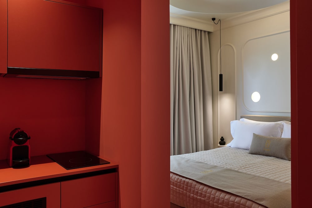 Dwell - Elegant City Stay