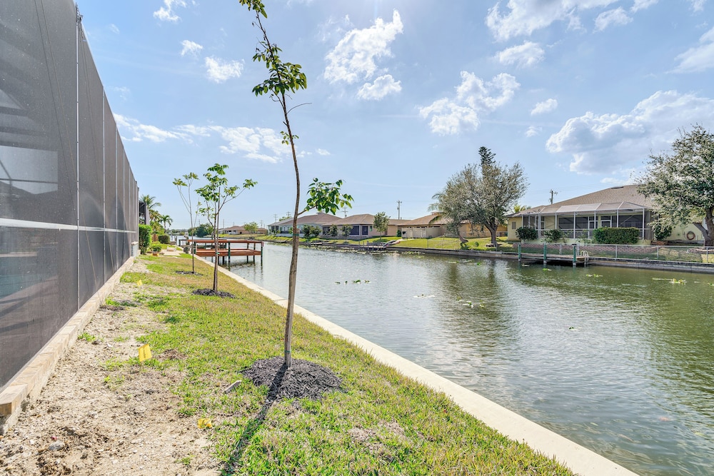 7 Mi to Dtwn Cape Coral: Home w/ Pool & Spa!