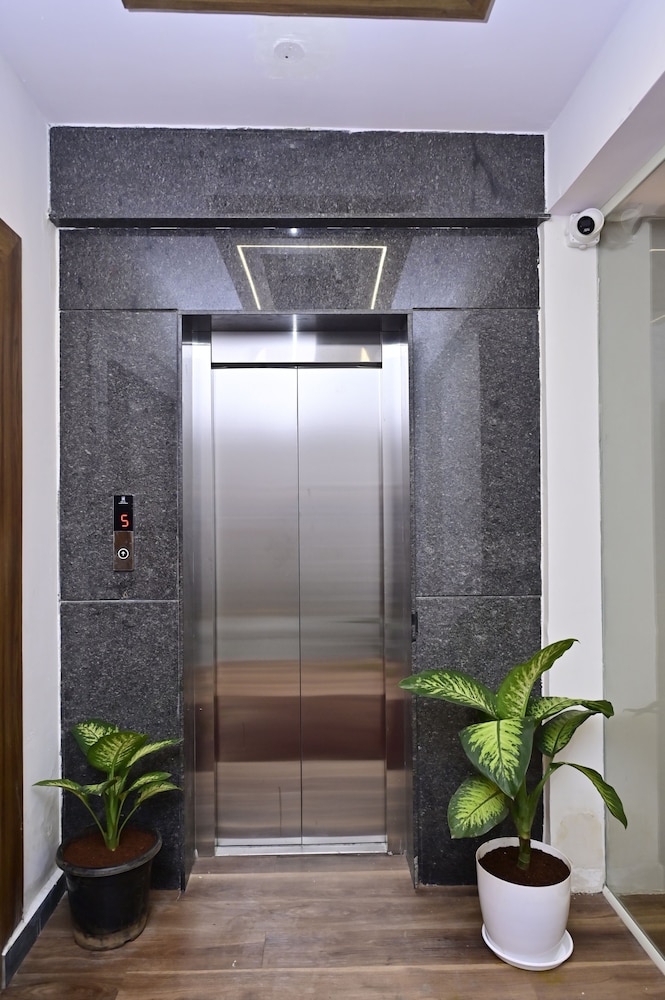 Hotel Noble Nook 100 ft. Road Indiranagar