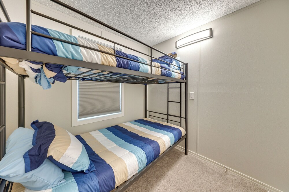 8 Mi to Laughlin Riverwalk: Waterfront Retreat