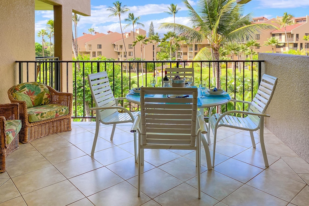 Kamaole Sands 6-303 - Courtyard and Ocean Views From Renovated 3rd Floor Condo