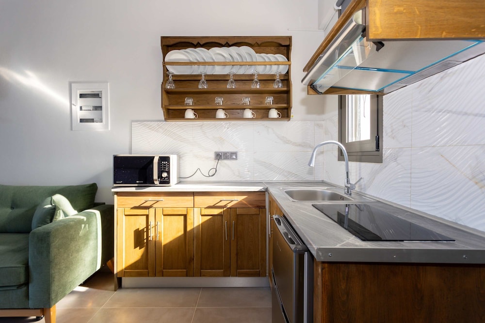 Eneos Boutique Residence - Koroni Garden Jewel