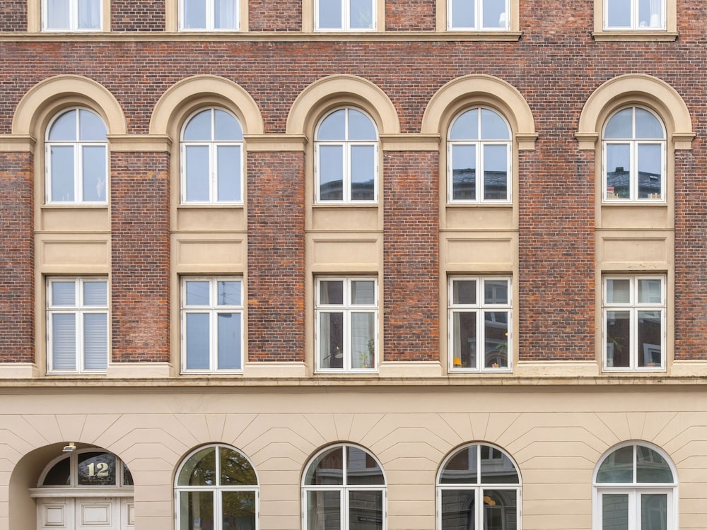 Sanders Noble - Fantastic 5-bdr Apt in the Capital