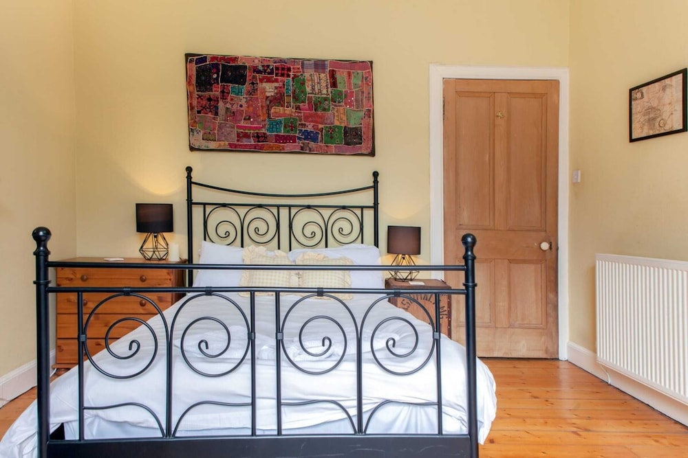 Amazing 4 Bedroom Apartment Just Off The Meadows