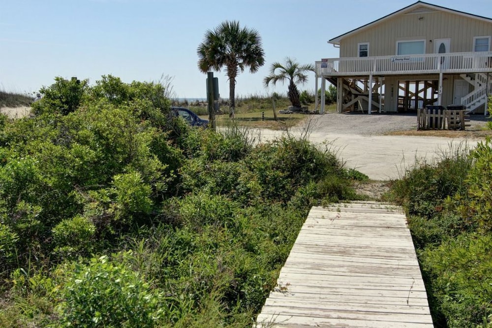 Dune Escape 5 Bedroom Home by RedAwning