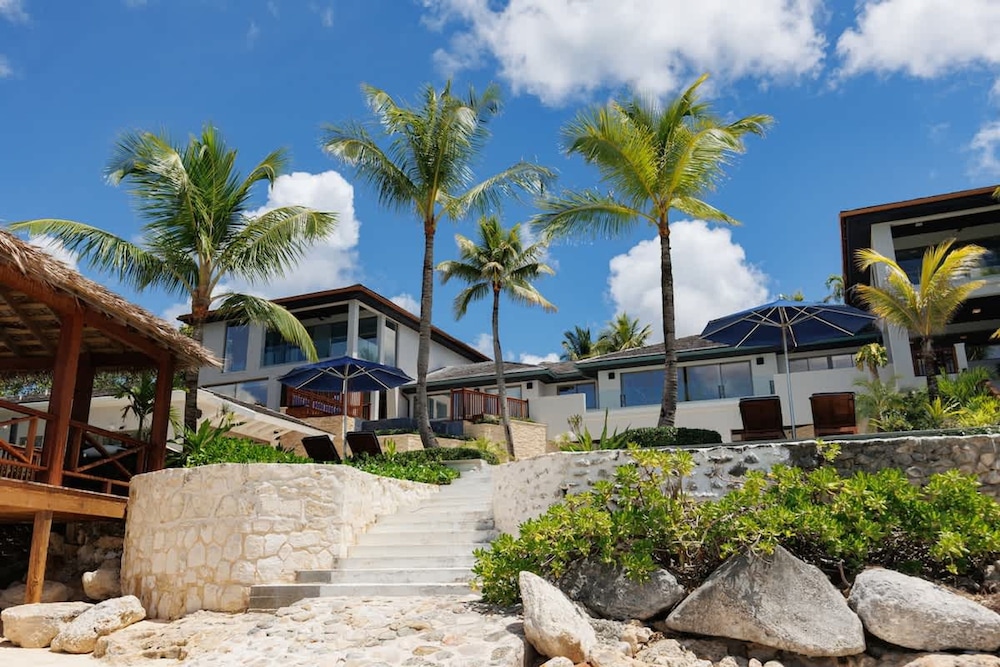 Newly Renovated Notos Cove Villa Property