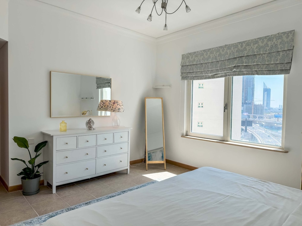 Upgraded 2BR Apartment at the Beach - Shoreline 1