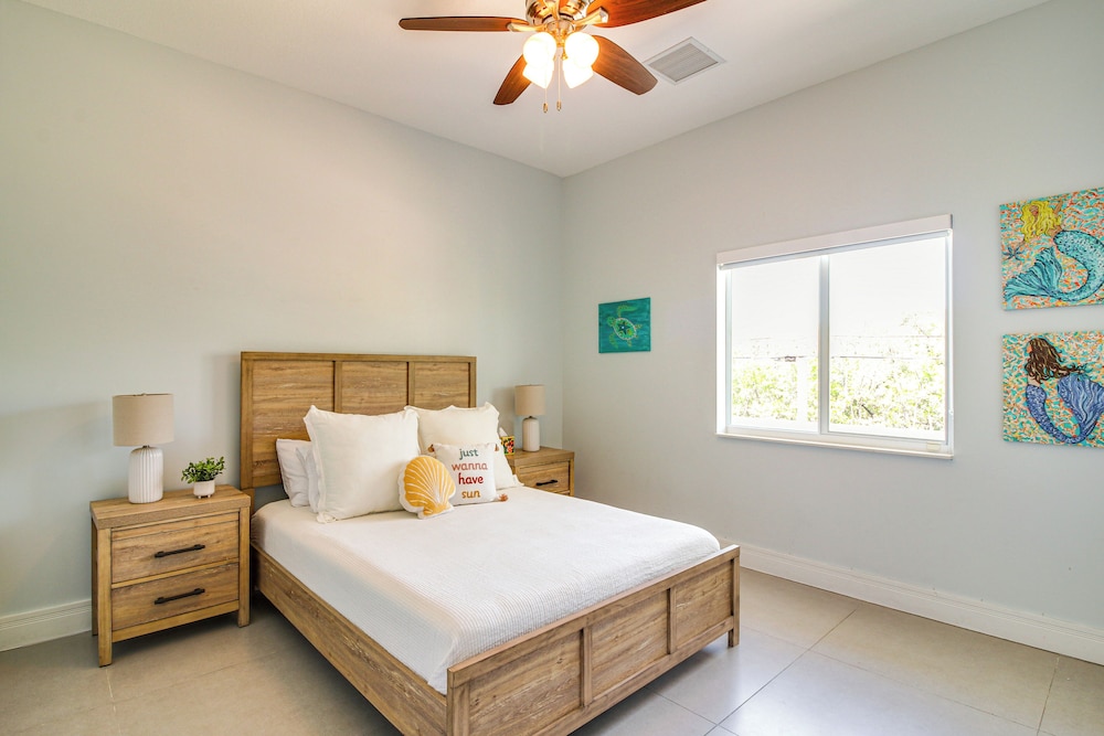 < 1 Mi to Pennekamp State Park: Luxe Home w/ Dock!