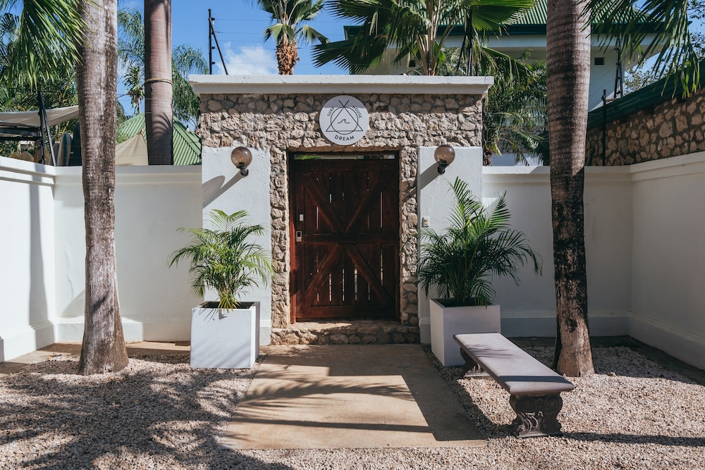 Dream Surf House Avellana