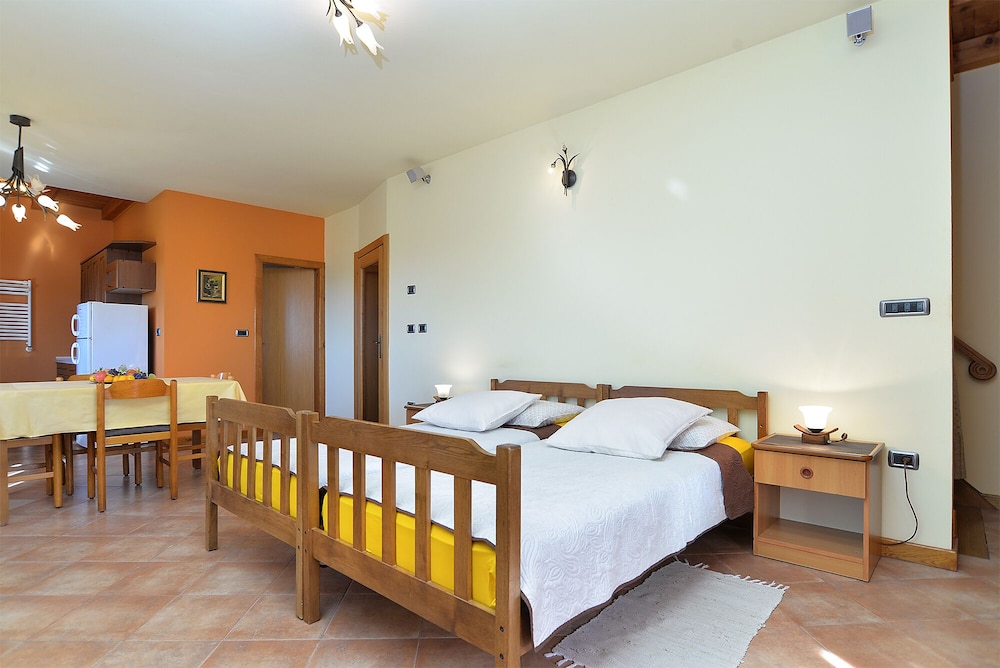 Apartments Pam 379