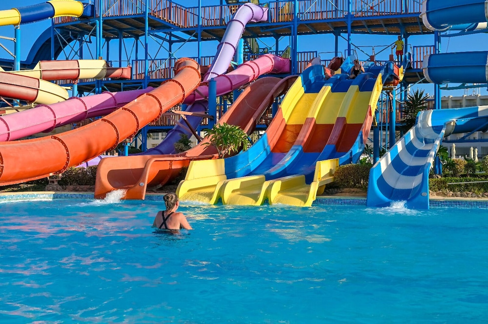 Le Jardin Aqua Park Resort