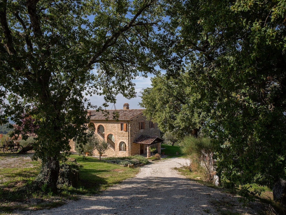 Villa in Umbria With Saltwater Pool