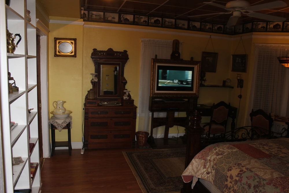 Book Nook Inn