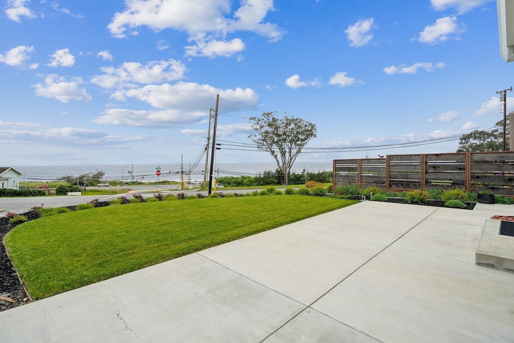 Panoramic Ocean Views Modern Coastal Escape 3 Bedroom Home