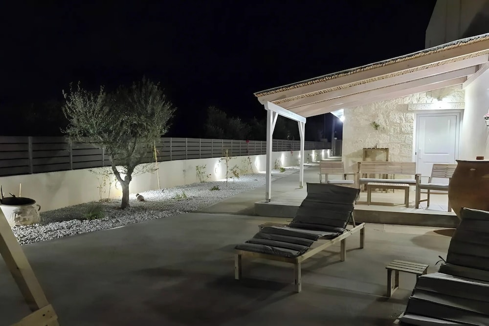 Zoi's SeaView House