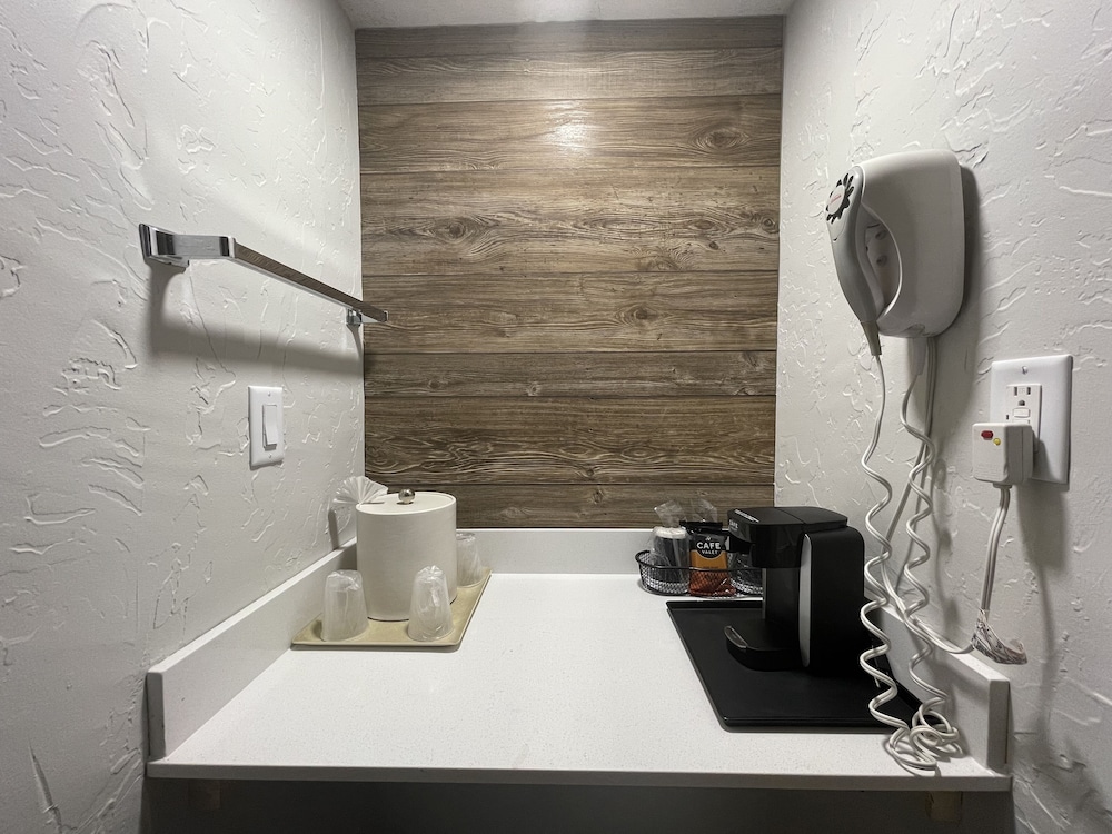 Bloomington Vacations - The Chateau Hotel and Conference Center - Property Image 72