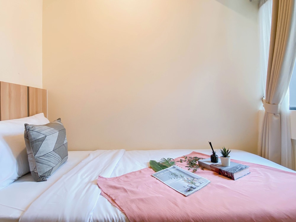 Warm 2Br Apartment At Meikarta