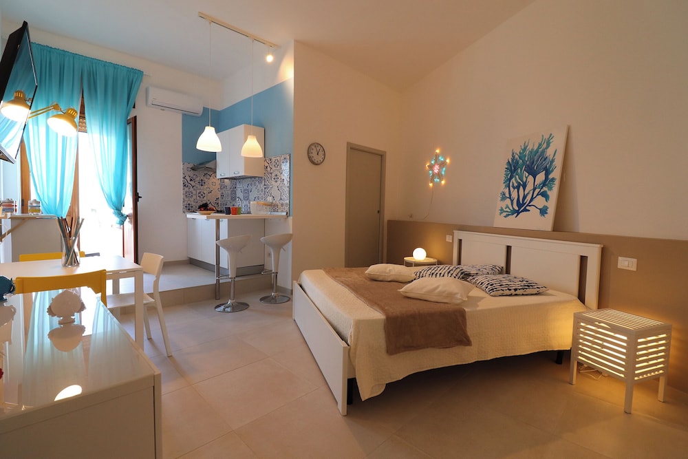 Casa Maya Modern Open-space Apartment Steps From Otrantos Seafront