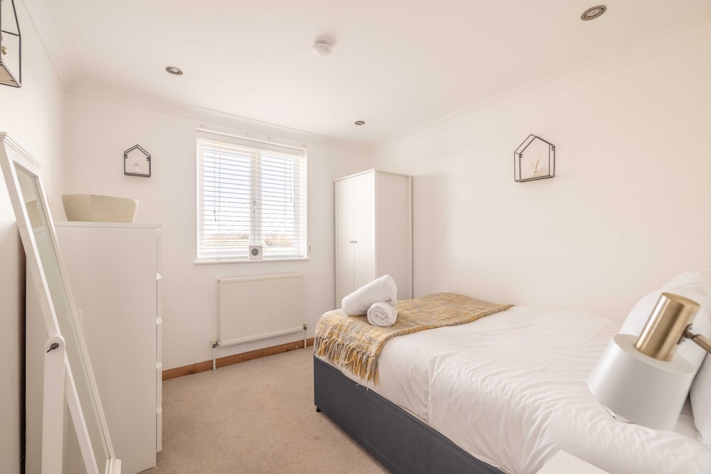 Spacious 6 Bedroom House in Maidenhead/ Windsor