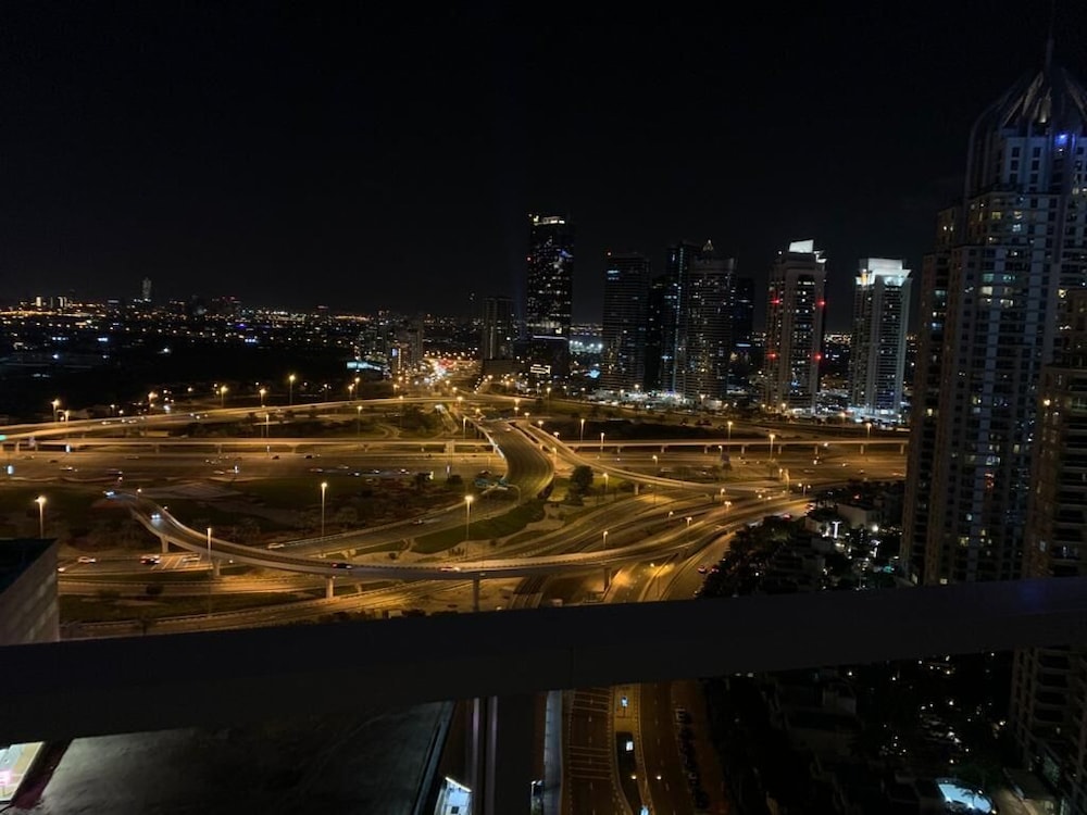 Luxury Living in This Stylish 2BR in Dubai Marina