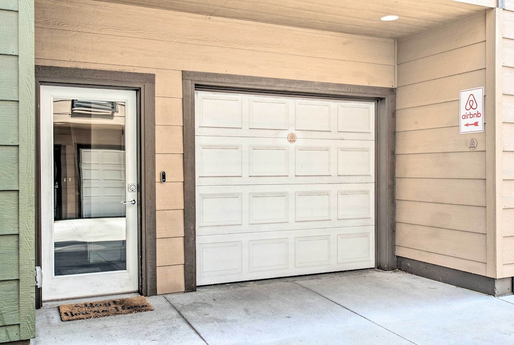 Denver Vacations - Denver Abode w/ Rooftop Deck  City Views - Property Image 3