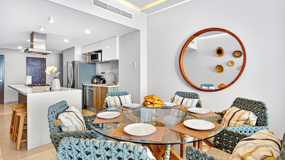 Beachfront 2BR - Pools & Balcony Views