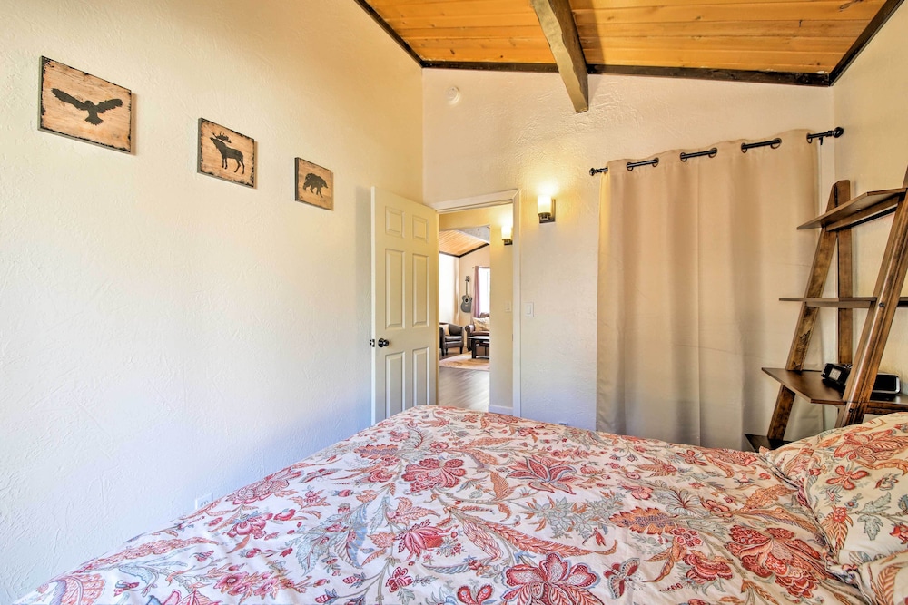 Cozy Cabin w/ Deck & Fireplace in Big Bear! view 3