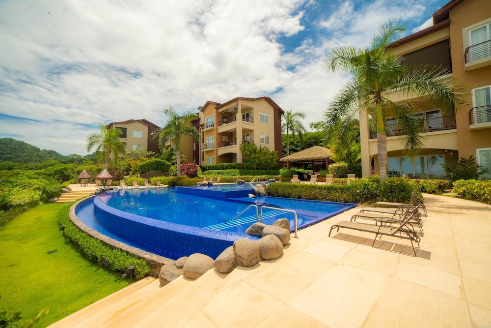 Miramar 6A 3 Bedr 3 Bath Ocean View