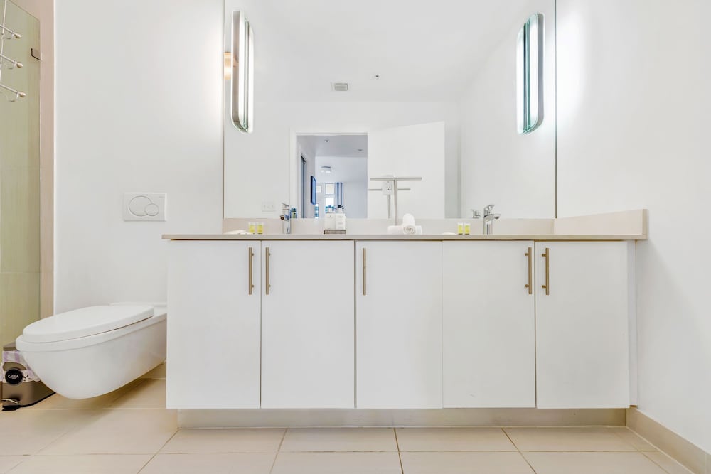 Modern 2-BD Condo in the Heart of Miami