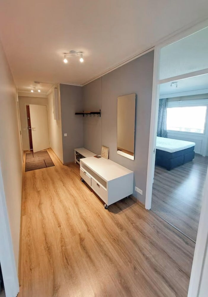 2BR Apt in Quiet Neighborhood