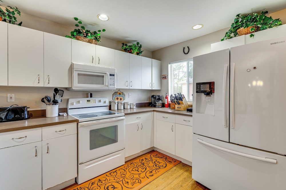 Family Home w/ Pet-friendly Yard in Fort Myers!