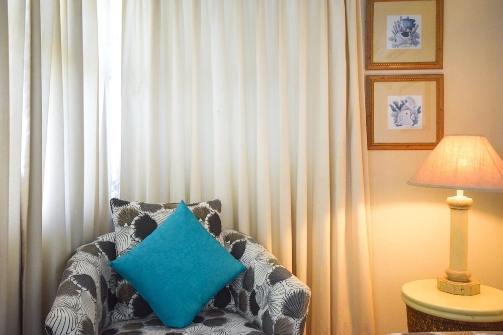 Beachfront Cosy And Romantic Condo - Nautilus 1 Bedroom Apts by Bluescape