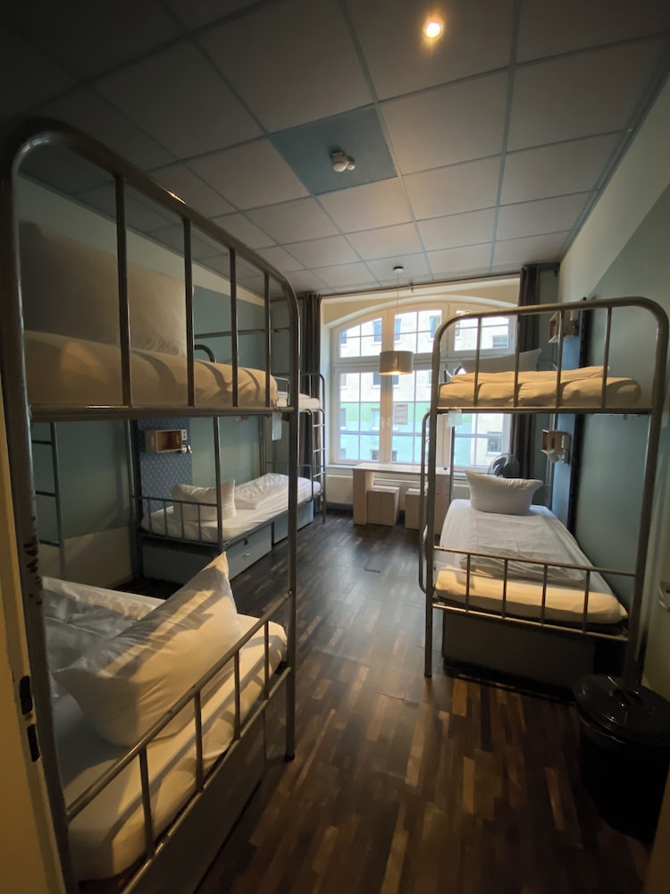 Singer109 Hostel