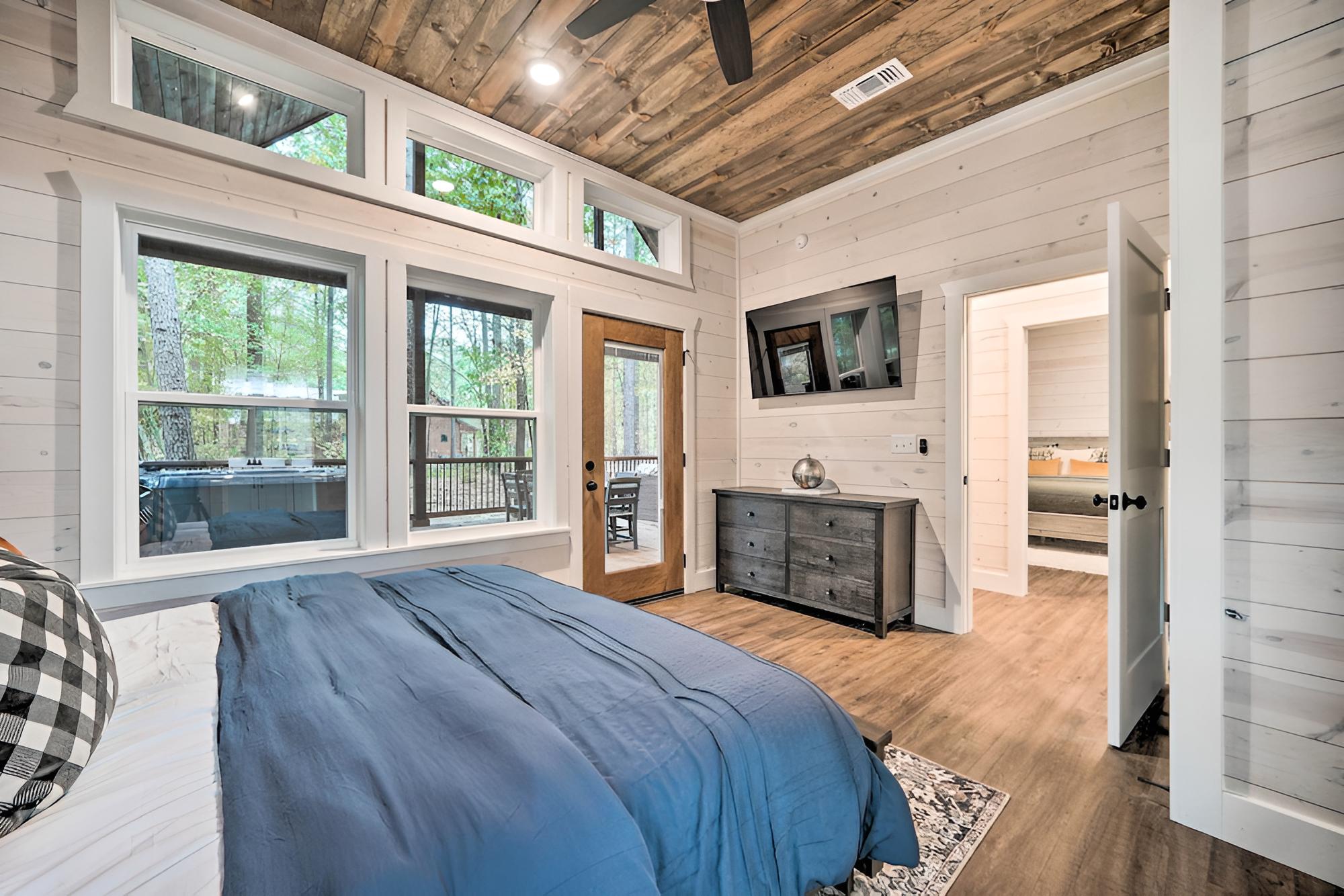 Broken Bow Cabin w/ Private In-law Suite & Hot Tub view 3