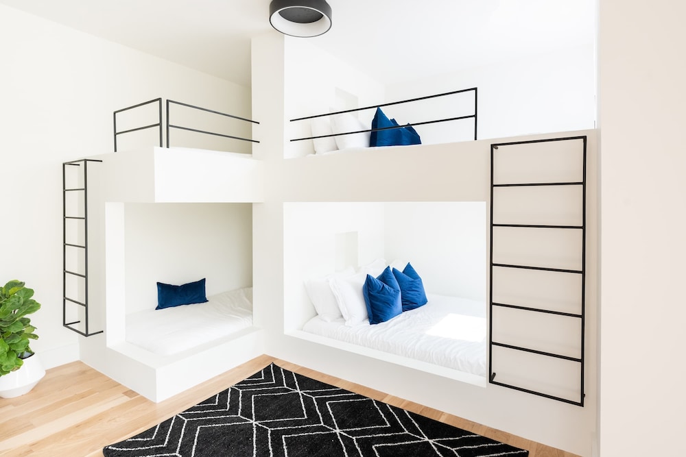 NEW 24 Guests 2 Rooftop Decks Near Downtown
