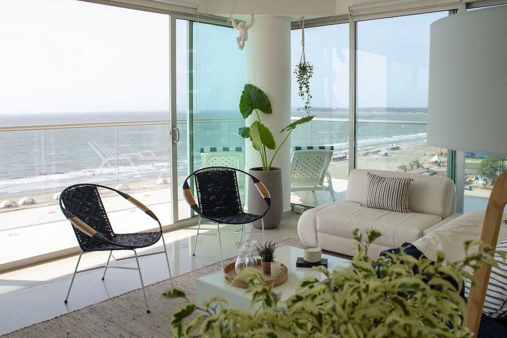 Condominio frente al mar  Morros Epic.