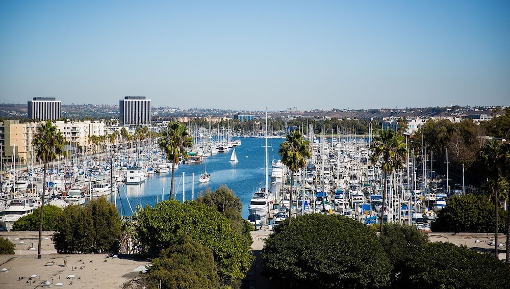 MARINA PRESIDENTIAL SUITE w AMAZING VIEWS & AMENITIES