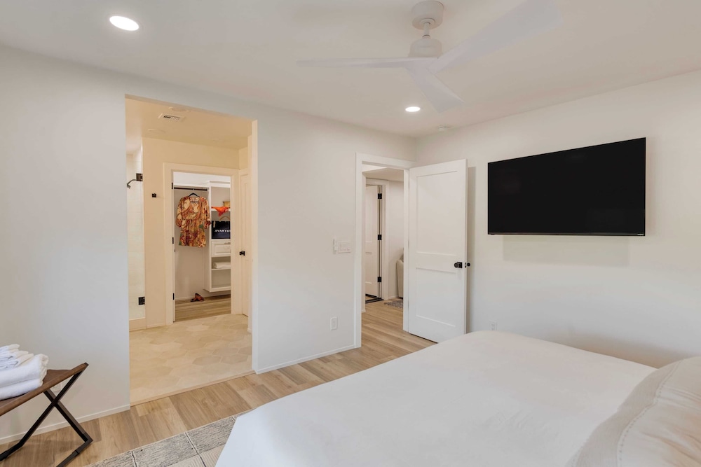 Hot Tub, Sauna & Red Rock Views Near Sedona Trails Sedona Serenity Retreat by Avantstay