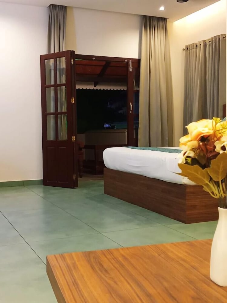 Holidays Garden Resort