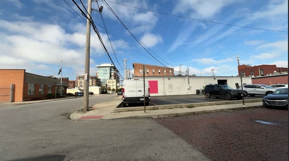 Short North Convention King Bed Parking Free
