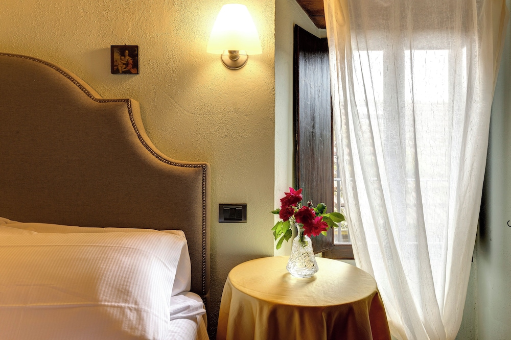 Entire Hilltop Villa With Private Pool In Palazzuolo Sul Senio