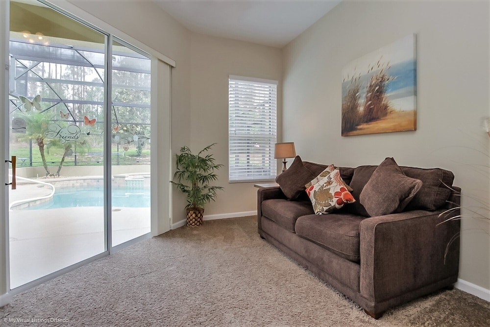 Fantastically Decorated 4 bed 3 Bath - Image 4