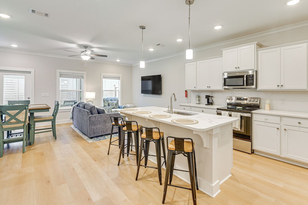 1 Mi to Sand & Surf: Townhome w/ Pool in Pcb!